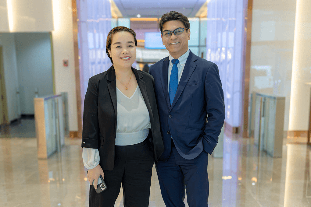 คุณ ฤทัยทิพย์ ฤาษี , Khun Anupam Sarkar