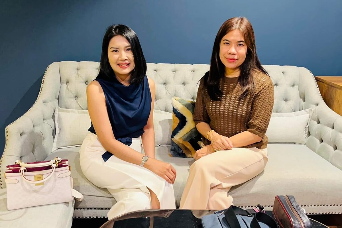 คุณบุตศรา  ชื่นมั่น และ คุณมณีประภา วีรยวรรธน